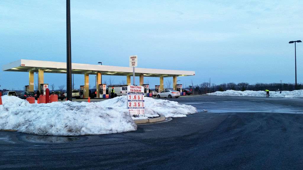 NO LINE, a vacant pump even! (I won't even point out that gas is $1.65)