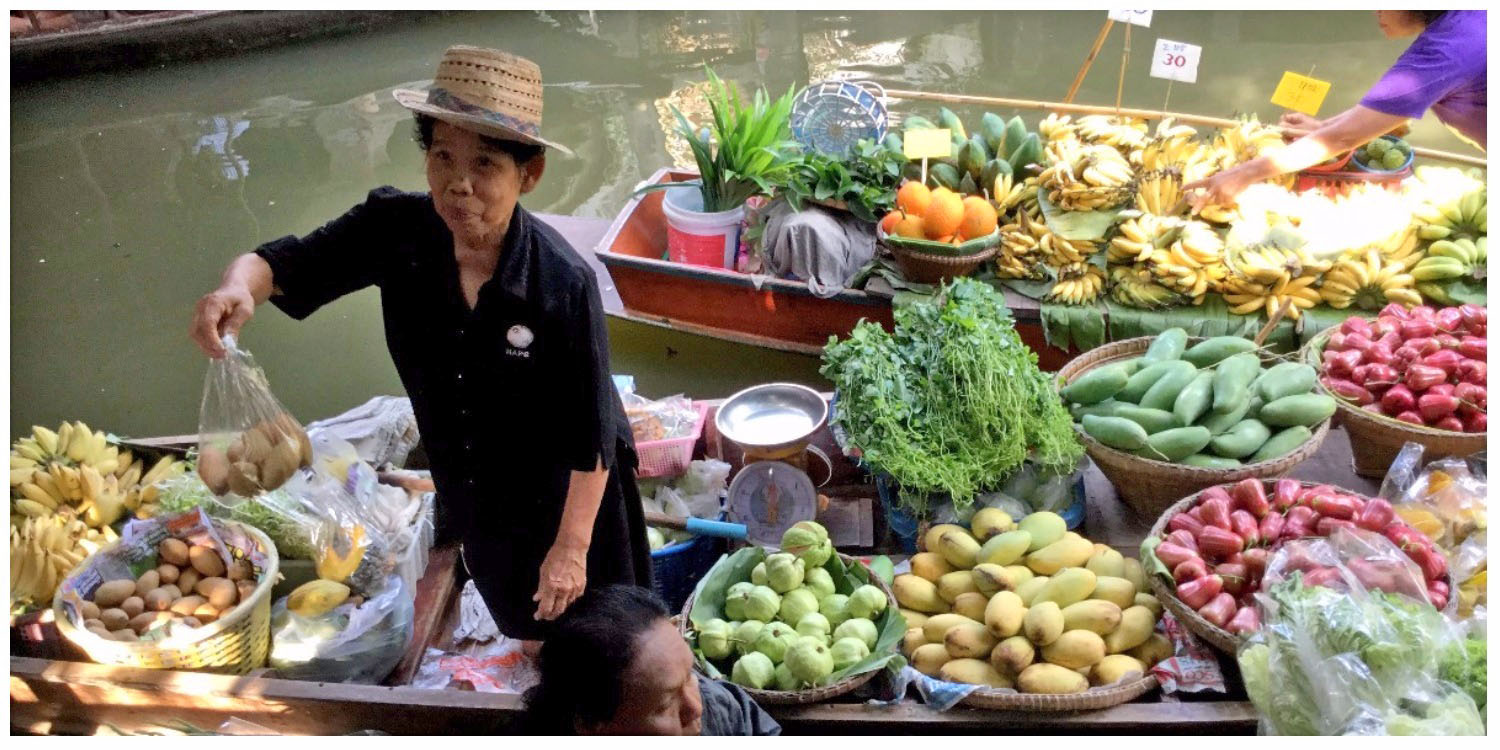 Floating Markets in Thailand – As the Crowe Flies